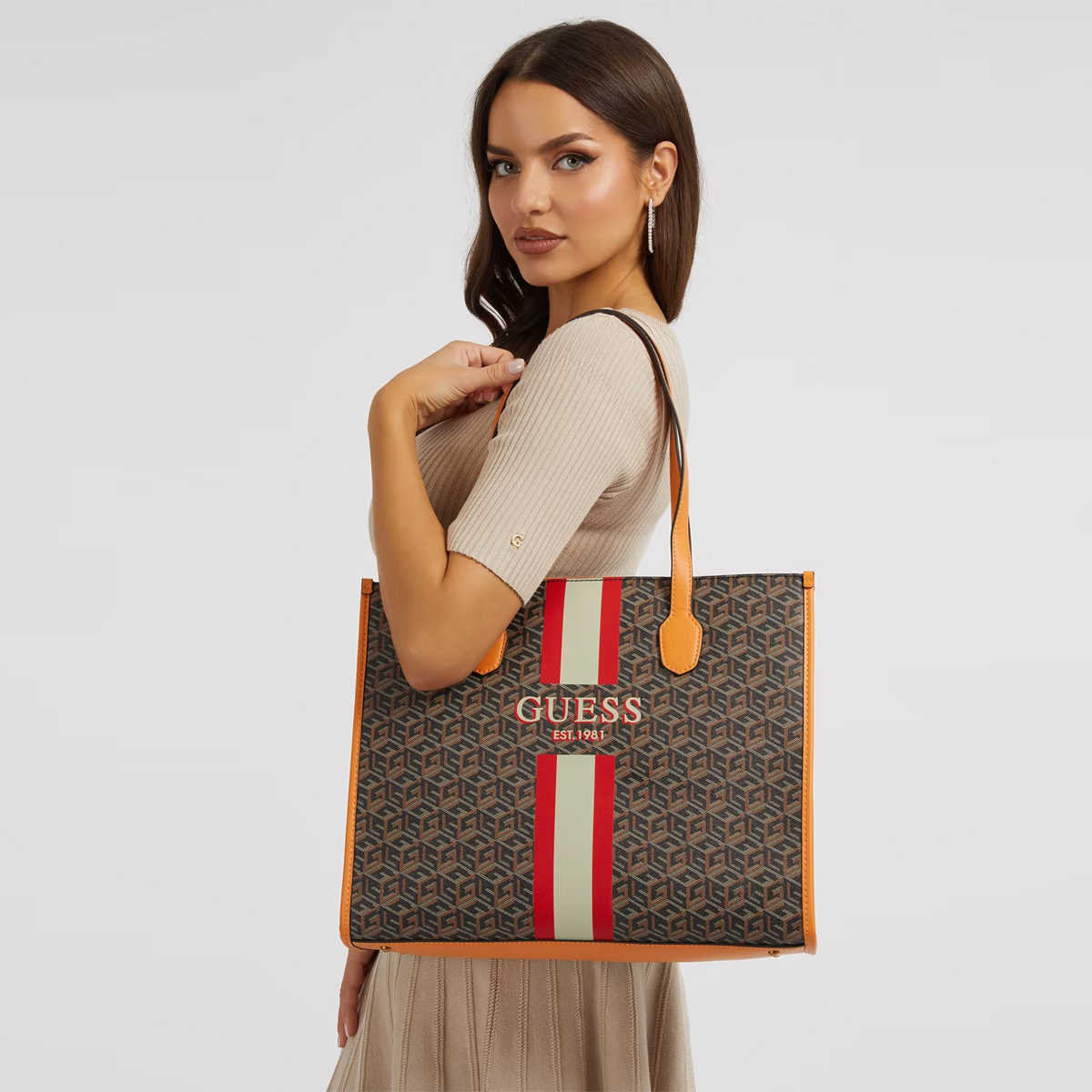 Guess Shopper Silvana G Cube Grande Black Logo Cognac - 2 Guess Shopper Silvana G Cube Grande Black Logo Cognac - 2