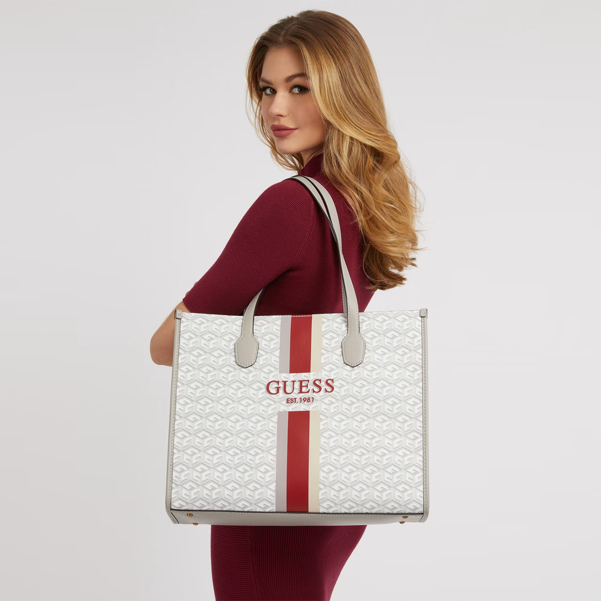 Guess Shopper Silvana G Cube Grande Stone Logo - 2 Guess Shopper Silvana G Cube Grande Stone Logo - 2
