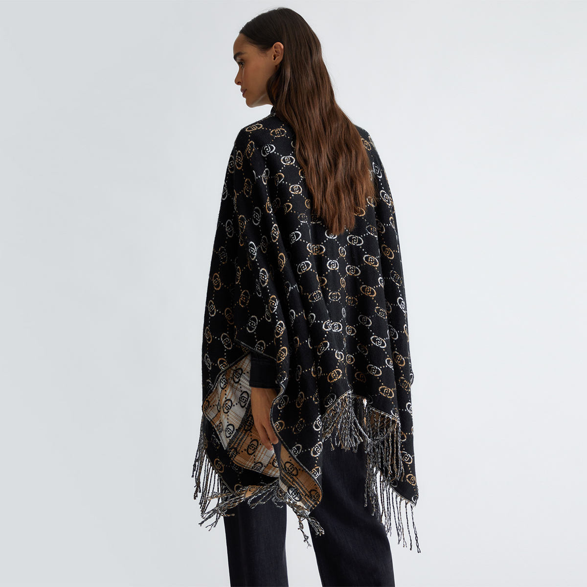 Liu Jo Poncho con Logo Jacquard Black - 3 Liu Jo Poncho con Logo Jacquard Black - 3