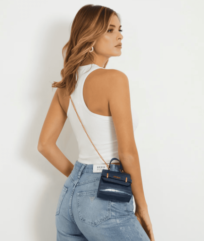 Il fascino del vintage: 10 borse e accessori retrò per un look unico