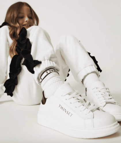Sneakers donna 2024/2025: modelli e abbinamenti con borse