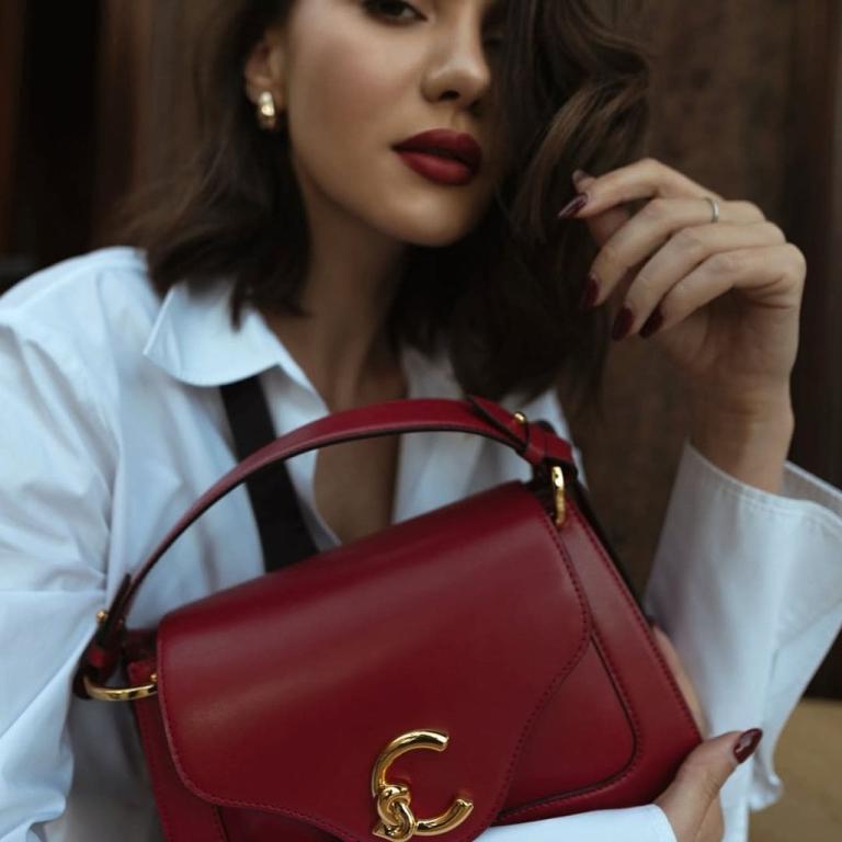 Borsa rossa ciliegia e ciliegiocromia: 10 bag imperdibili