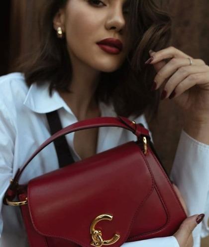 Borsa rossa ciliegia e ciliegiocromia: 10 bag imperdibili