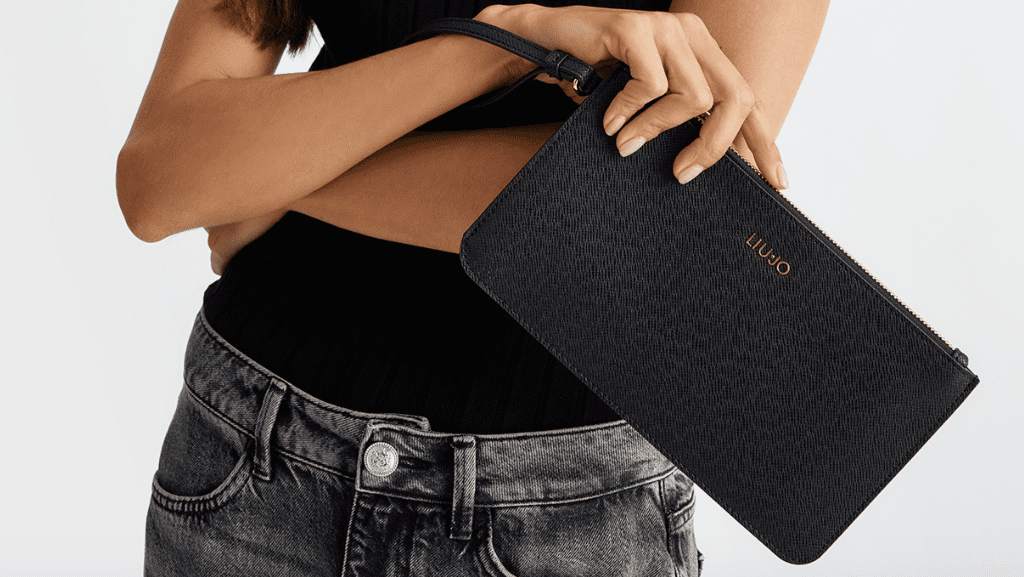 Come scegliere una pochette: consigli per trovare il dettaglio perfetto per le tue serate estive