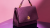 3 consigli di stile per sapere come abbinare la borsa viola